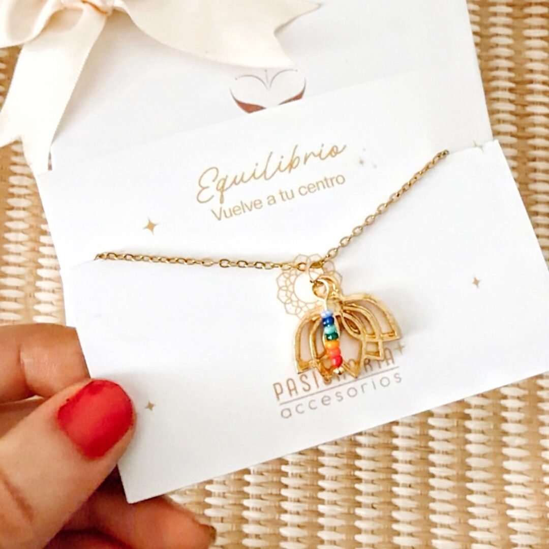 collar chakras y flor de loto