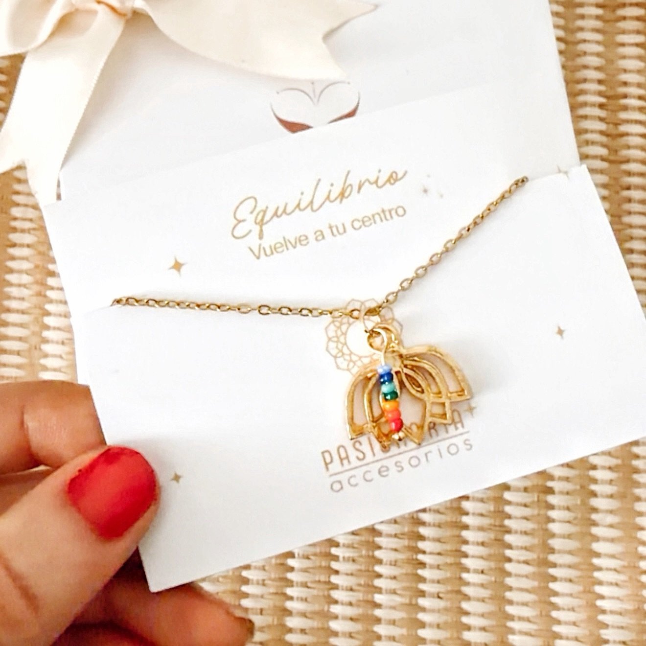 collar chakras y flor de loto